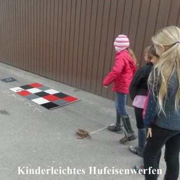 Kindergeburtstag mit Hufeisen werfen auf der CV-Ponyfarm - 01