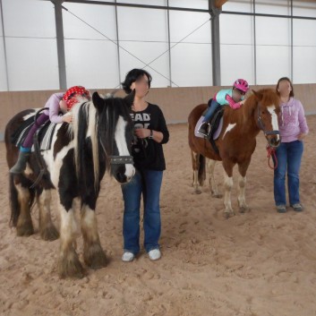 Reiten Kinder im Vorschulalter- Mutter und Kind 03